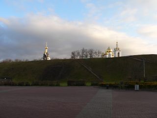 Дмитров, купола Елизаветинской церкви и Успенского собора