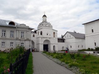 Серпухов, Владычный женский монастырь, надвратная церковь Феодота Анкирского