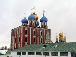 Рязань, Рязанский кремль, Монастырские постройки и Успенский собор