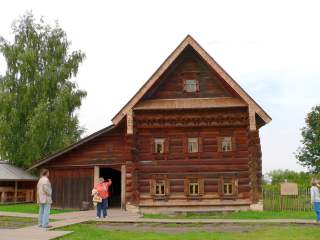  Суздаль, Музей деревянного зодчества, изба зажиточной семьи