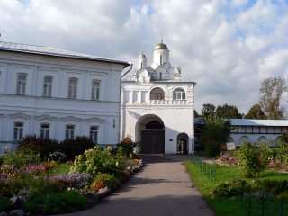 Суздаль, Покровский женский монастырь, надвратная церковь Благовещения Пресвятой Богородицы