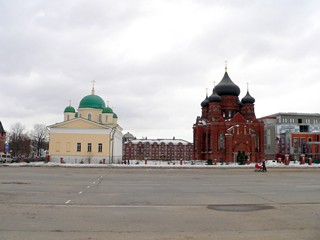 Тула, Успенский кафедральный собор и Преображенская церковь.