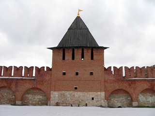 Тула. Башня Ивановских ворот Тульского кремля.