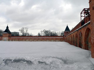Тула, Тульский кремль. Башня Ивановских ворот и угловая Никитская башня. Вид от башни Одоевских ворот.