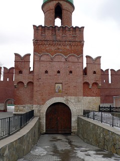 Тула, Тульский кремль. Башня Одоевских ворот и сами Одоевские ворота.