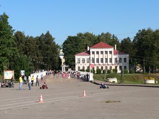 Углич, Вид с Успенской площади на здание бывшей городской Думы.