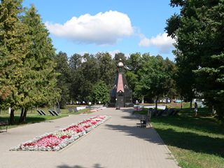 Углич, В сквере рядом с Успенской площадью находится часовня - памятник угличанам защитникам Отечества.