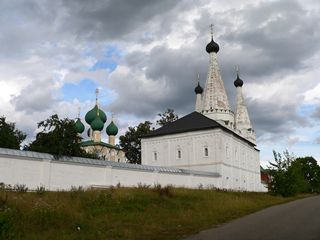 Углич, Алексеевский монастырь. Собор Иоанна Предтечи и Успенская церковь.