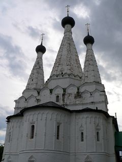 Углич, Алексеевский монастырь. Успенская «Дивная» церковь с тремя шатрами.