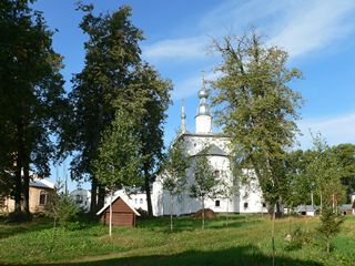 Улейма, Николо-Улейминский монастырь, Введенская церковь с трапезной.