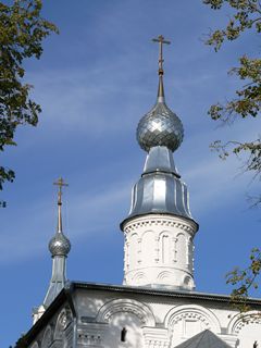 Николо-Улейминский монастырь, купола Введенской церкви.