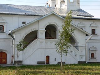 Улейма, Николо-Улейминский монастырь. Крыльцо Введенской церкви «на два всхода».