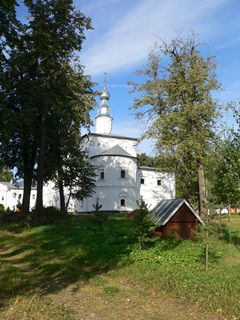 Улейма, Николо-Улейминский монастырь. Введенская церковь с трапезной.