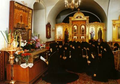 Молебен с акафистом перед ракой с мощами Святой Праведной блаженной Матроны Московской