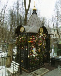 Часовня над могилой блаженной старицы Матроны на Даниловском кладбище