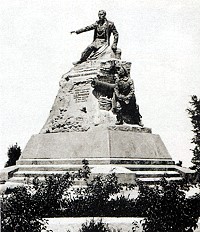 Памятник адмиралу В.А. Корнилову в Севастополе. Открытка начала XX века